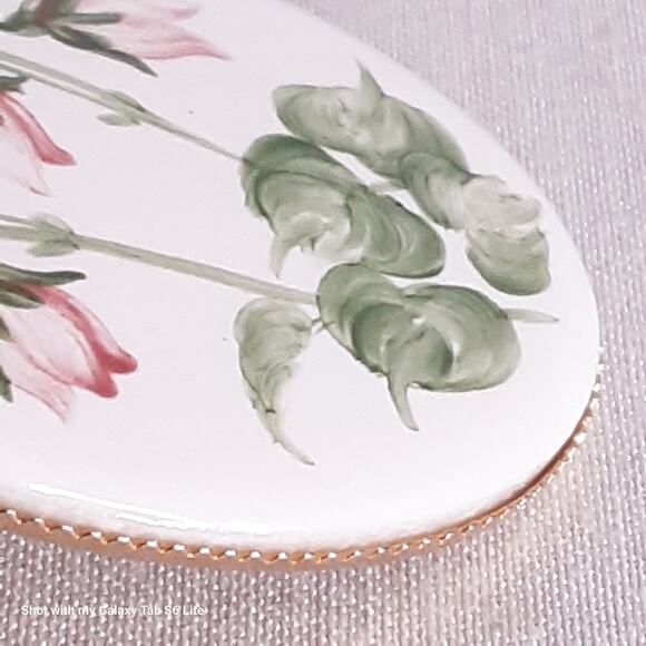 Tulip Cameo Brooch Gold Tone Framed White Enamel - Picture 7 of 8